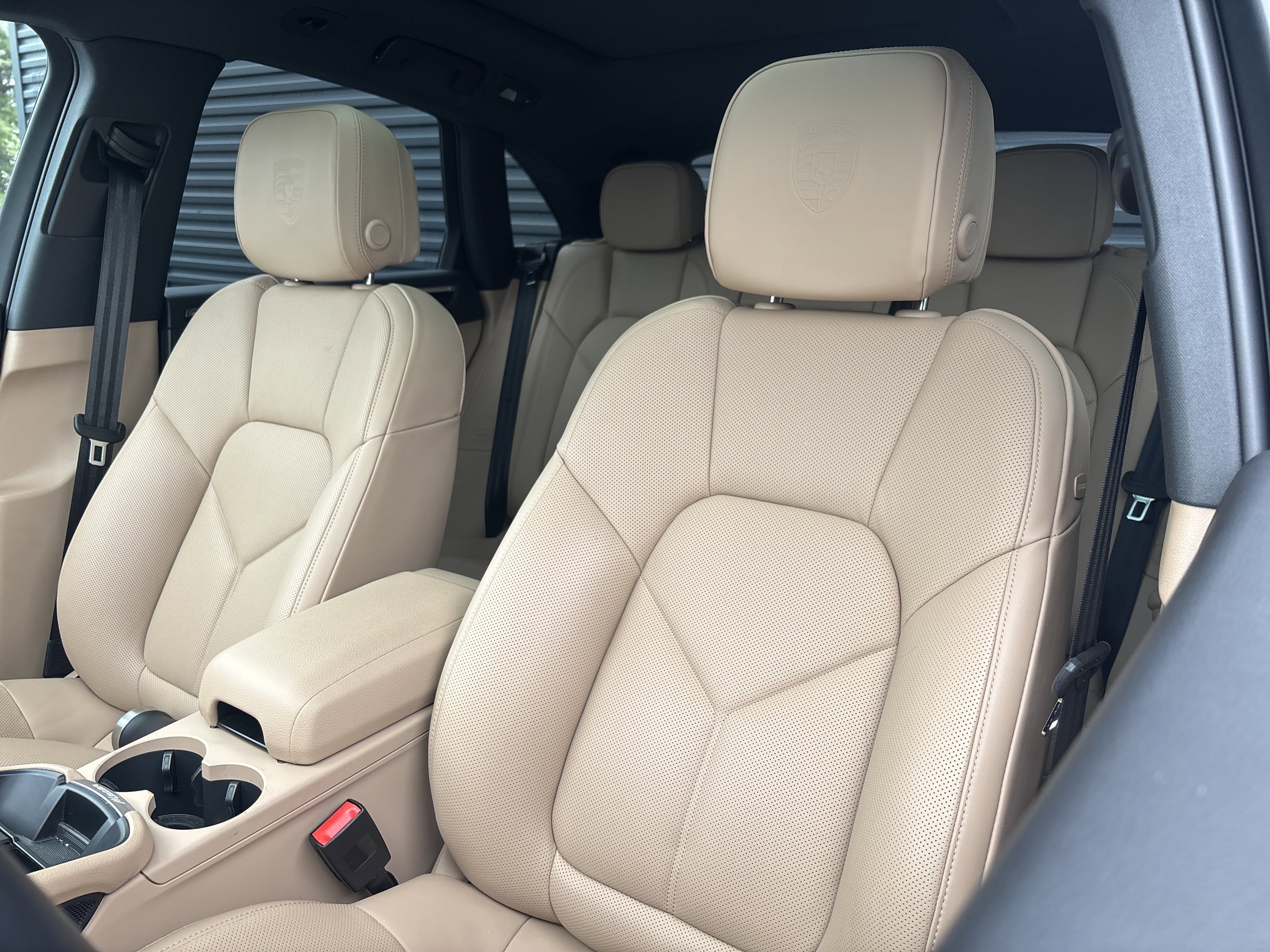 Certified 2025 Porsche Macan image 28