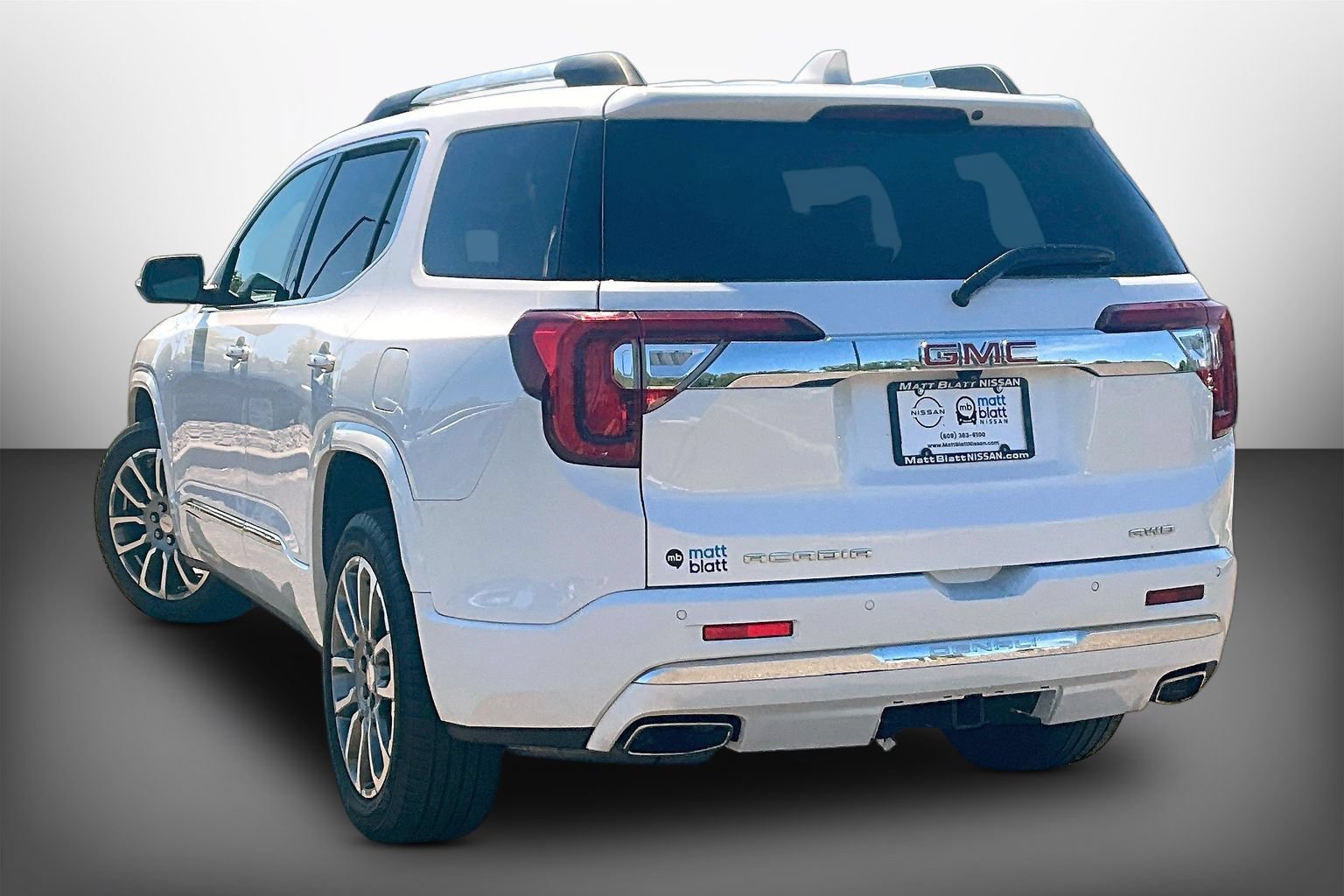 Used 2023 GMC Acadia Denali AWD/4WD image 11