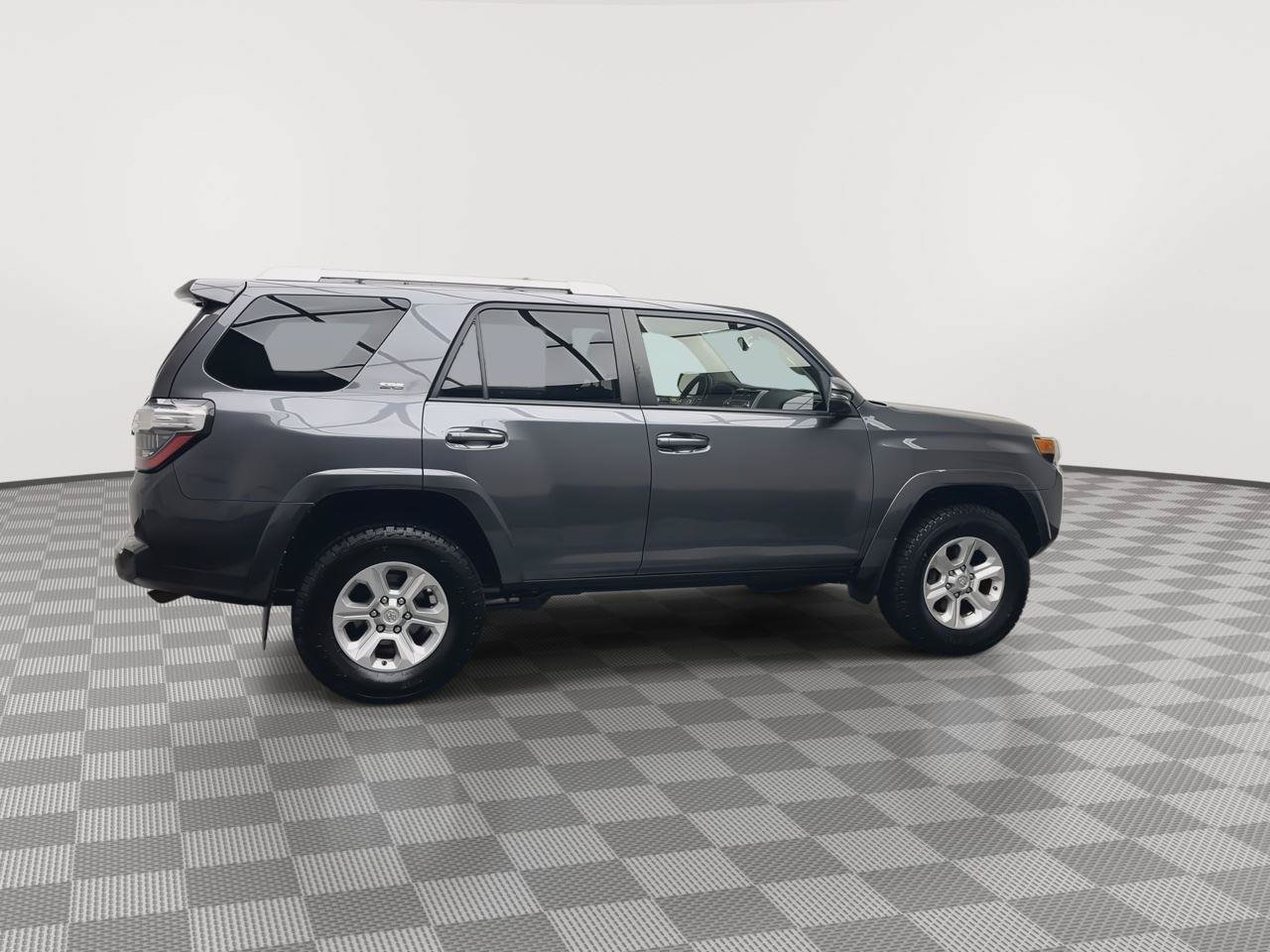 Used 2018 Toyota 4Runner SR5 Premium AWD/4WD image 38