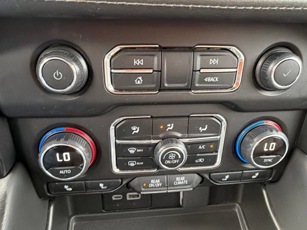 Used 2024 Chevrolet Suburban LT AWD/4WD image 26