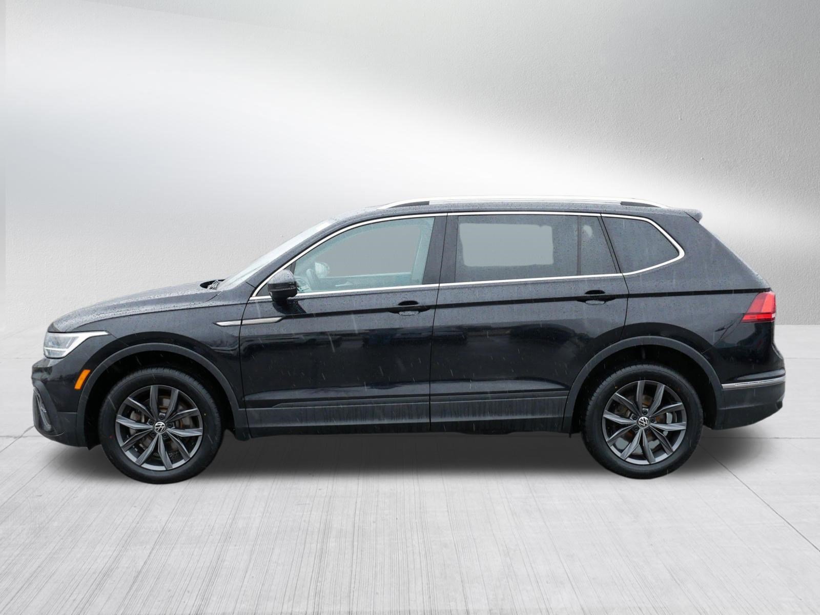 Certified 2022 Volkswagen Tiguan SE w/ Panoramic Sunroof Package image 4