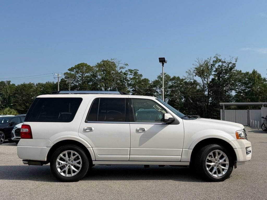 Used 2017 Ford Expedition Limited w/ Equipment Group 301A AWD/4WD image 4