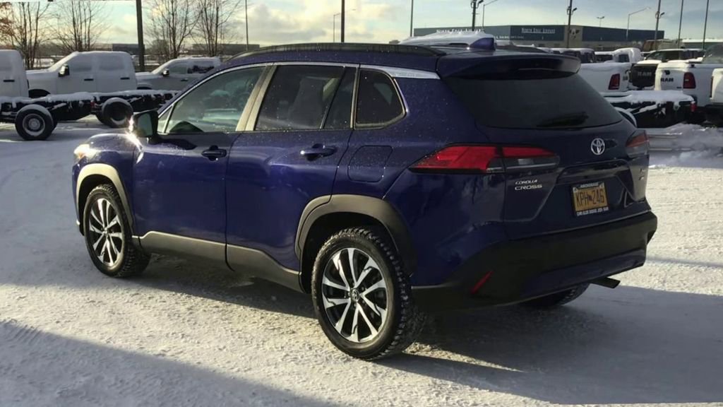 Used 2023 Toyota Corolla Cross XLE w/ Convenience Package image 6