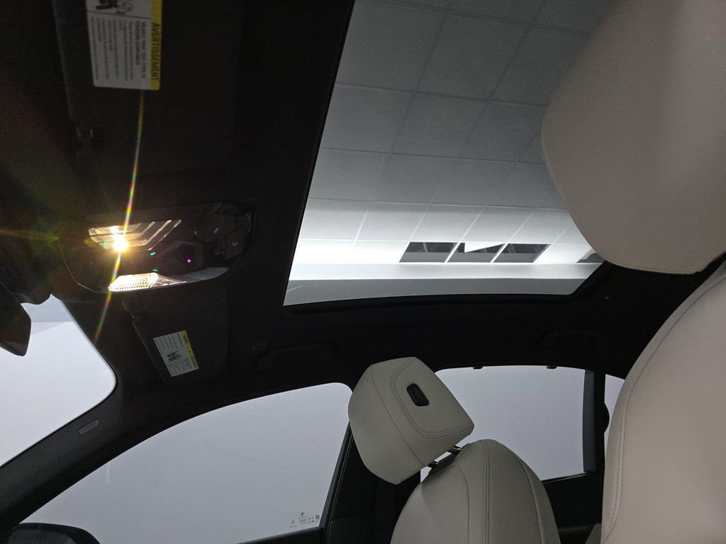 Used 2025 BMW i5 eDrive40i w/ Executive Package image 9