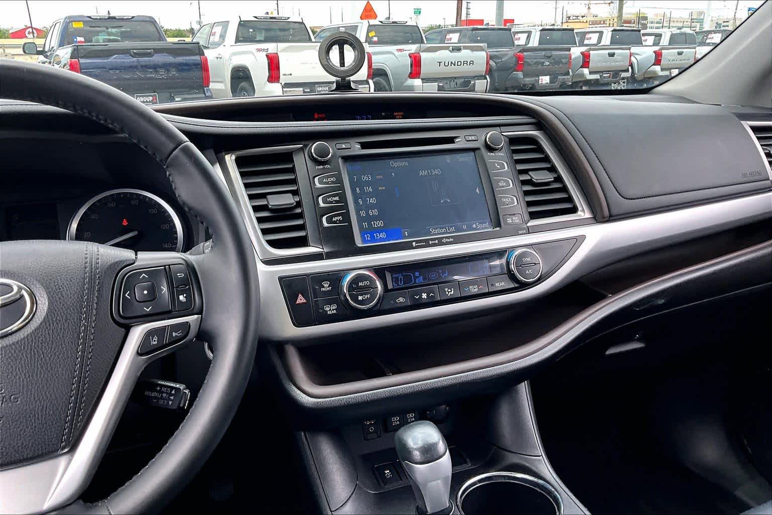 Used 2018 Toyota Highlander XLE FWD image 7