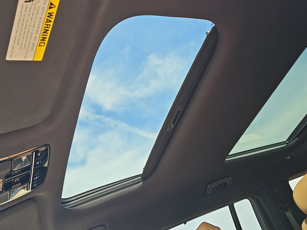 Used 2025 Hyundai Santa Fe Limited image 30