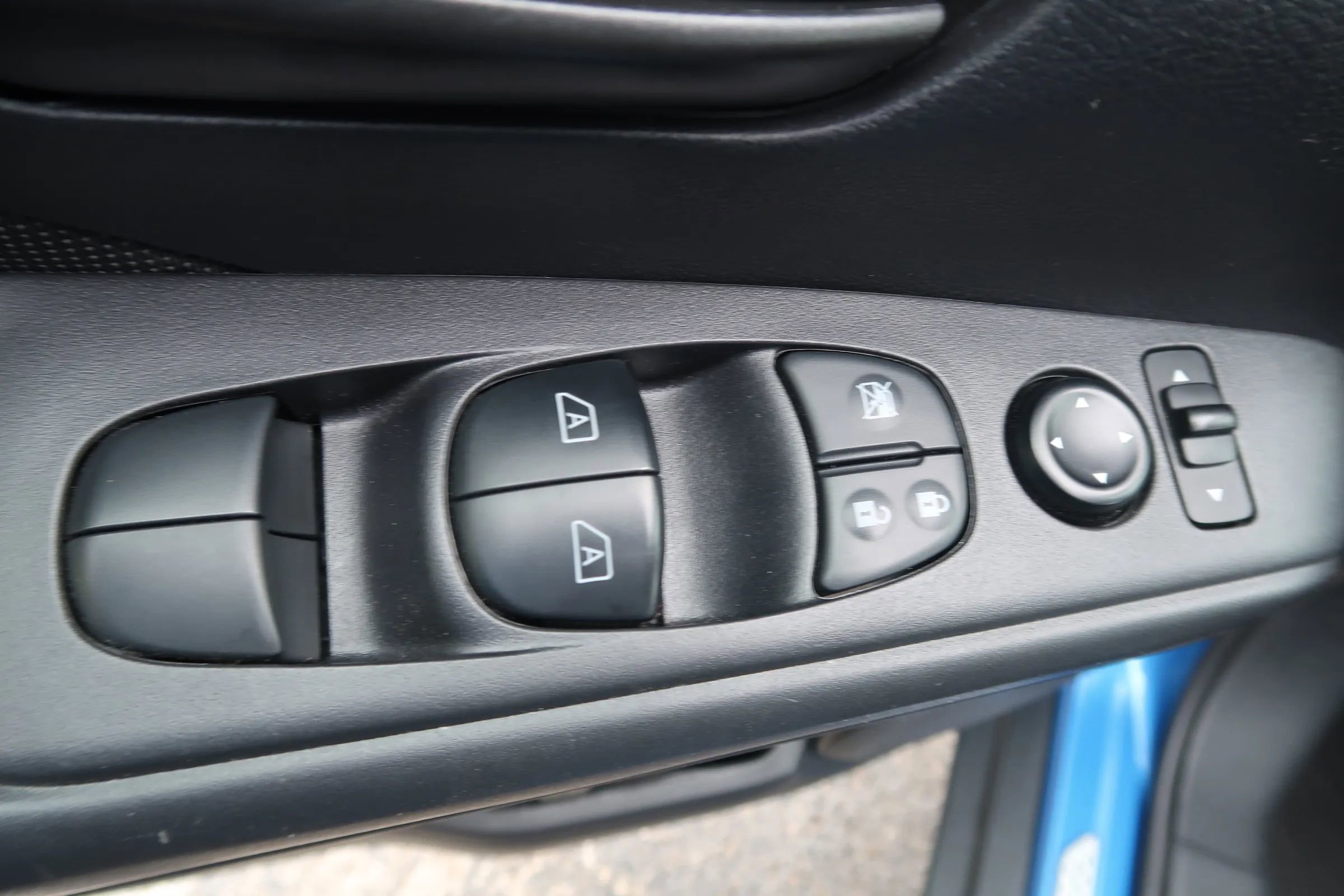 Used 2024 Nissan Kicks S image 28