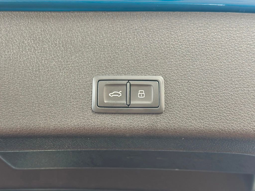 Used 2019 Audi e-tron Prestige w/ Prestige Package image 34
