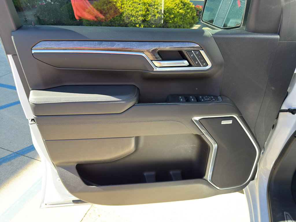 Used 2022 Chevrolet Silverado 1500 LTZ AWD/4WD image 12