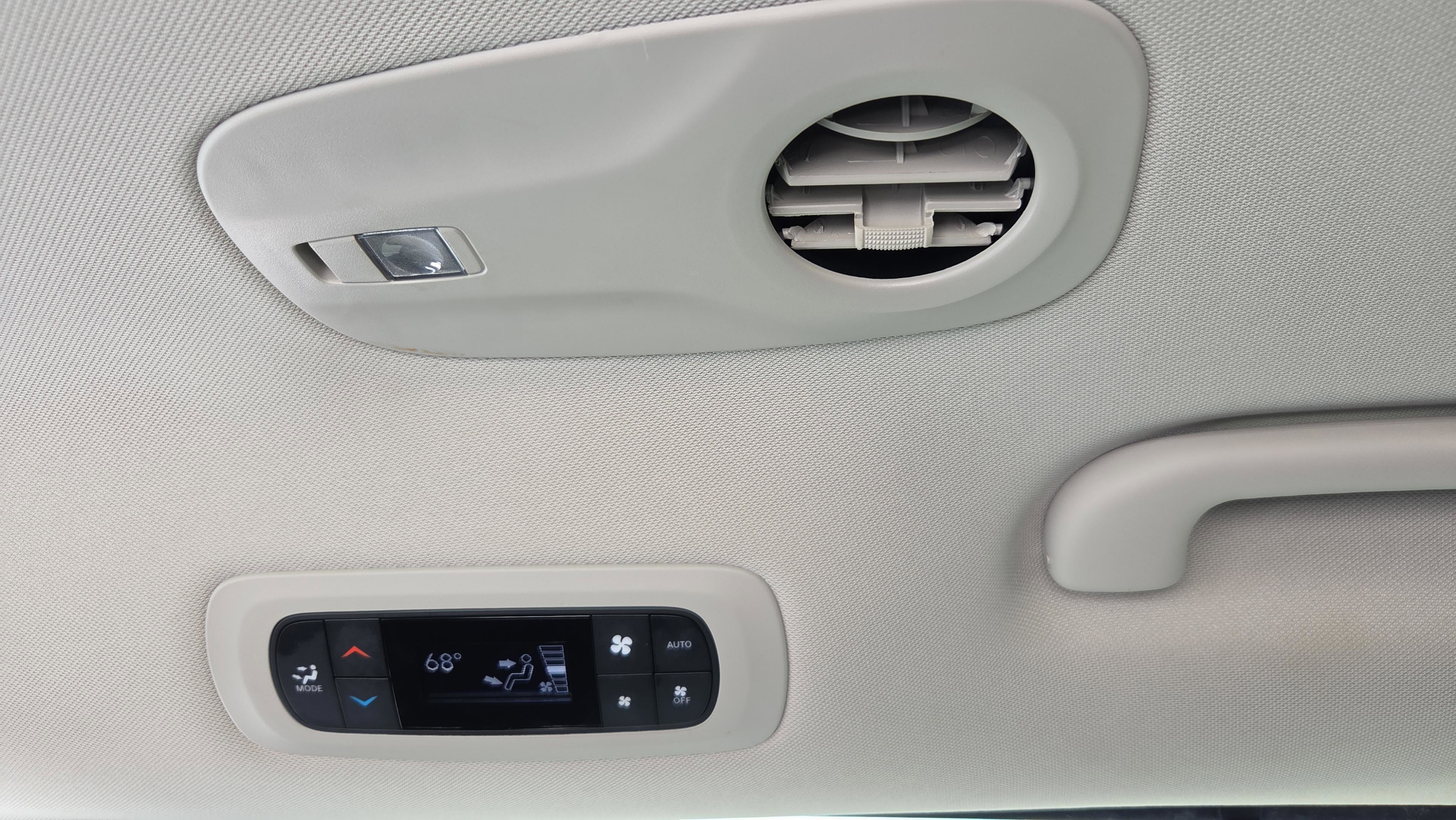 Used 2024 Chrysler Pacifica Touring-L image 24