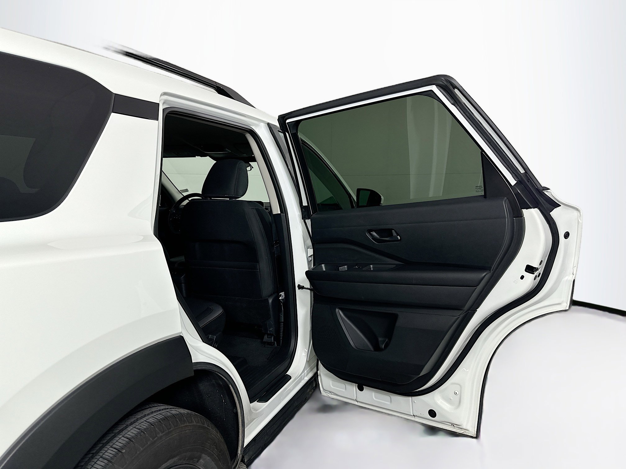 Used 2025 Nissan Pathfinder SV image 31