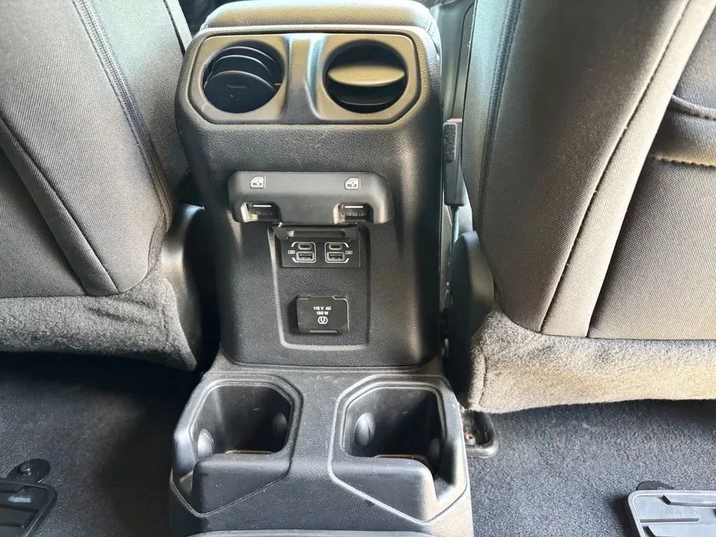 Used 2021 Jeep Wrangler Unlimited Sahara w/ Uconnect 4C Nav & Sound Group AWD/4WD image 27