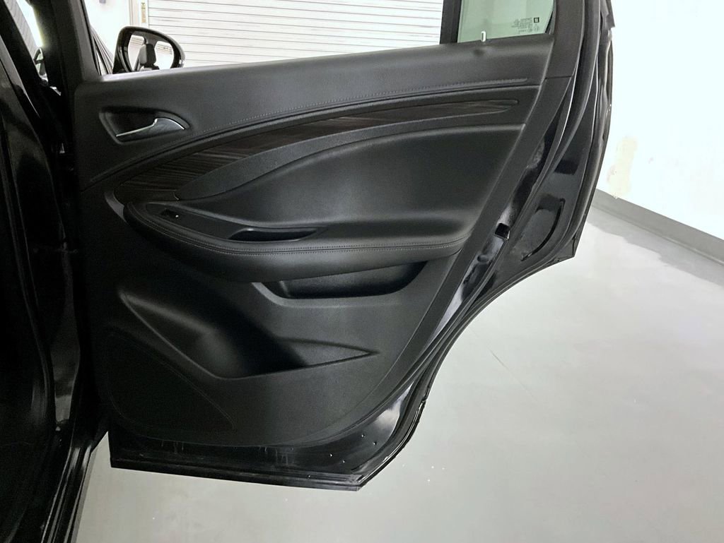 Certified 2020 Buick Envision Essence FWD image 17