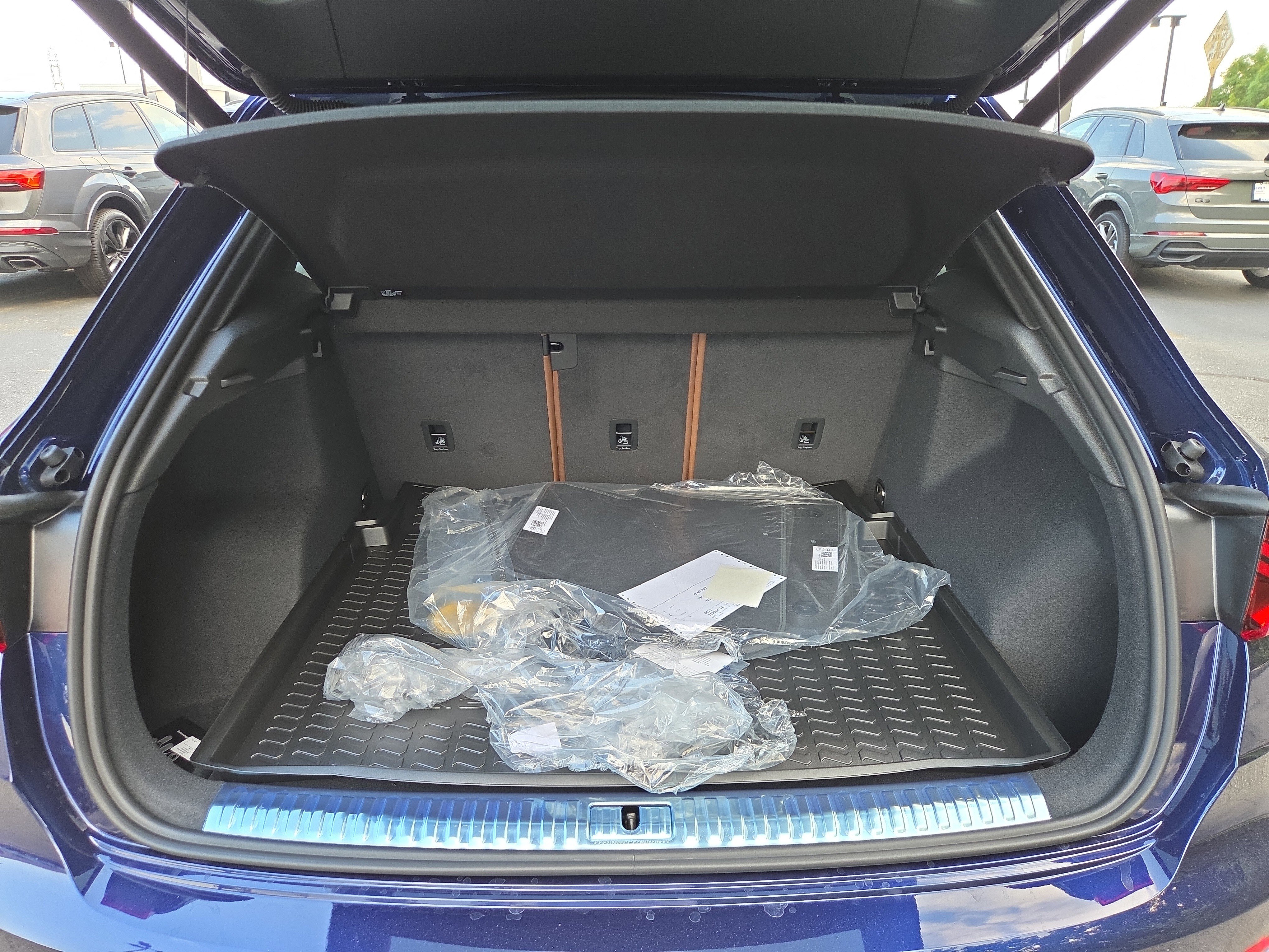 New 2025 Audi Q3 2.0T Premium image 8