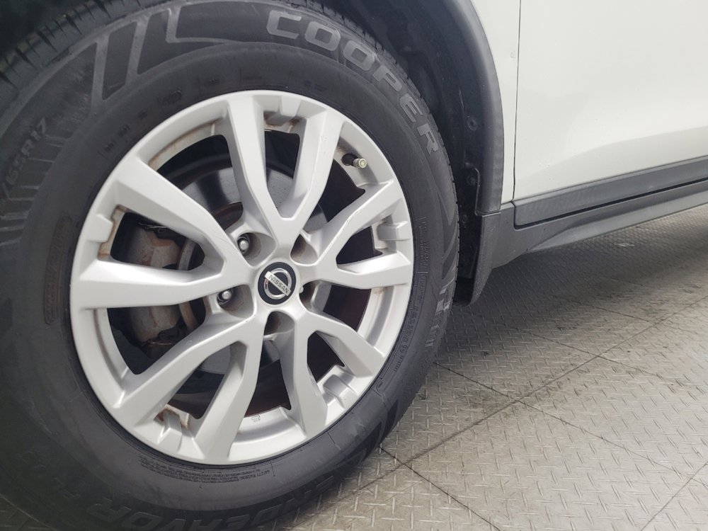 Used 2017 Nissan Rogue SV FWD image 31