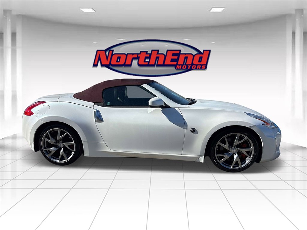 Used 2013 Nissan 370Z Touring w/ Sport Pkg image 2