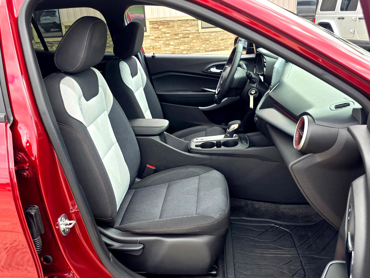 Used 2025 Chevrolet Trax RS w/ Driver Confidence Package image 25