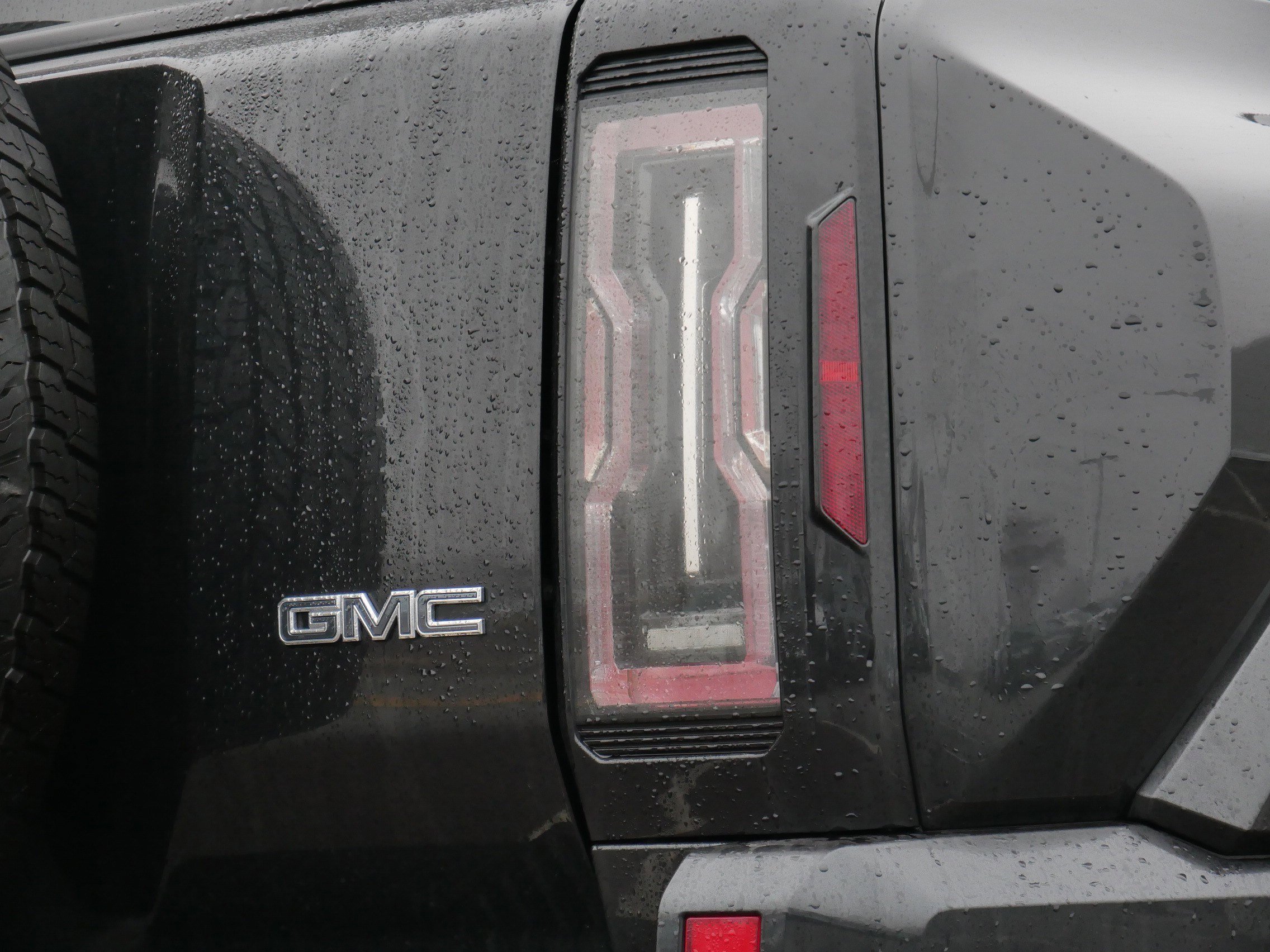 Used 2025 GMC Hummer EV 2X w/ LPO, Sport Package image 17