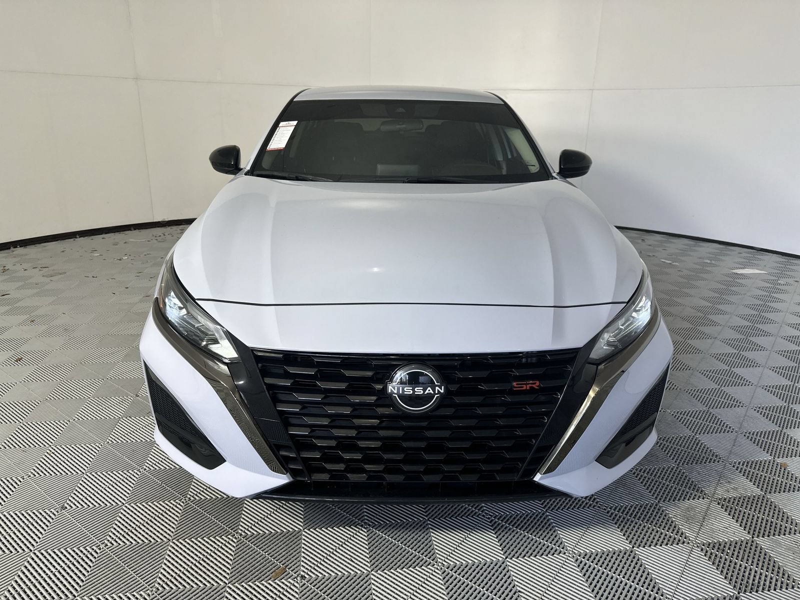 Used 2024 Nissan Altima 2.5 SR FWD image 3