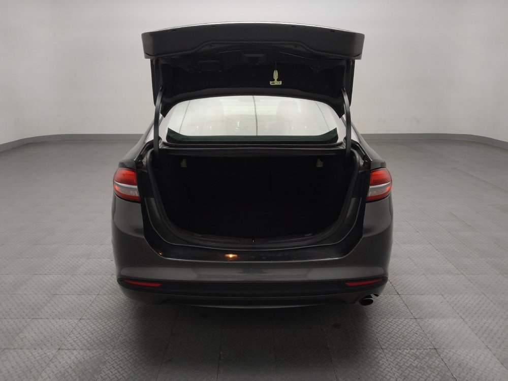 Used 2017 Ford Fusion SE FWD image 29