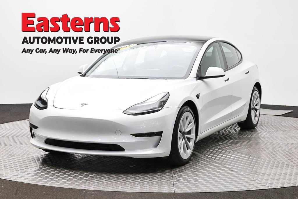 Used 2023 Tesla Model 3 Standard Range image 1