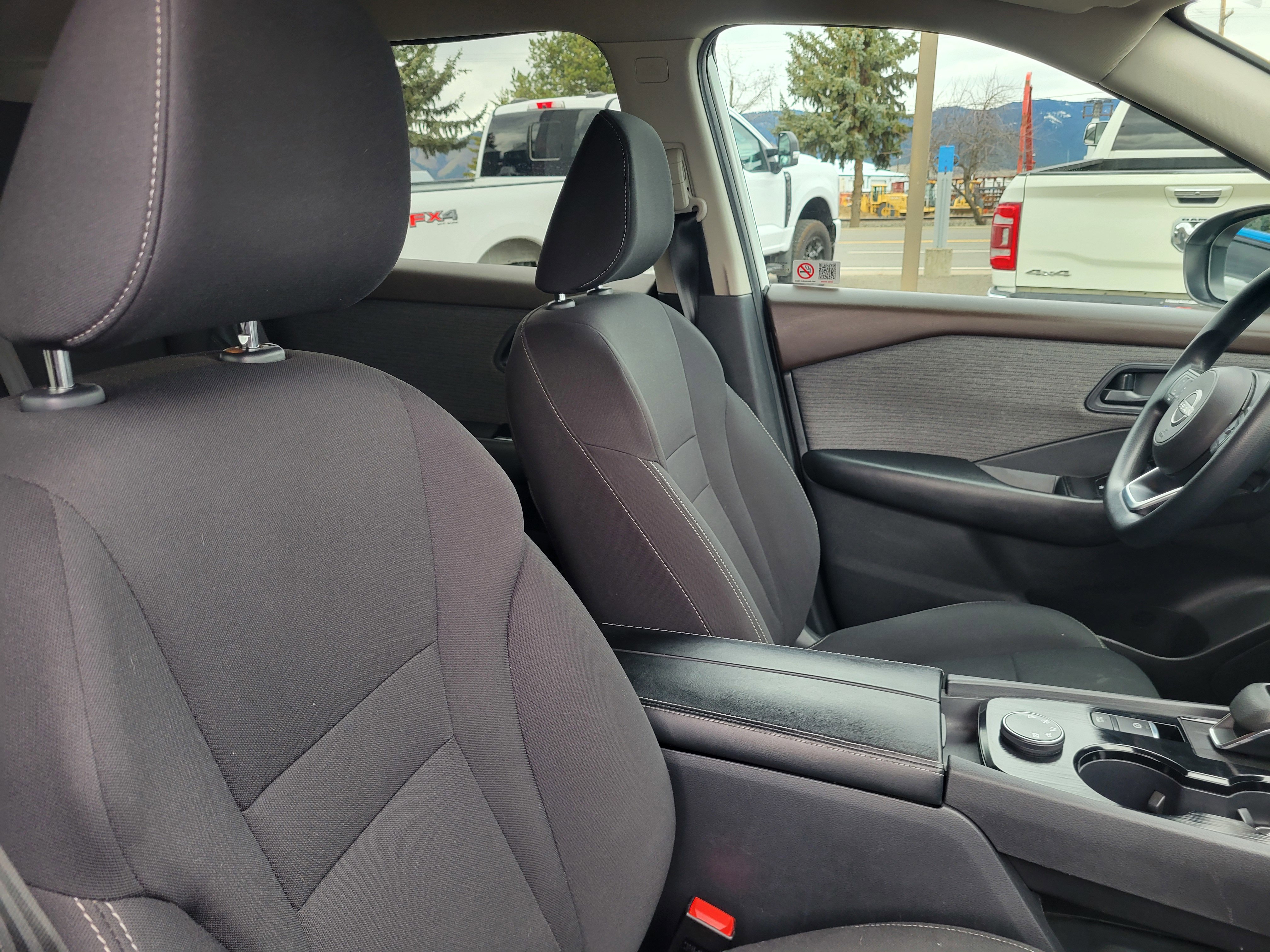 Used 2023 Nissan Rogue S AWD/4WD image 20