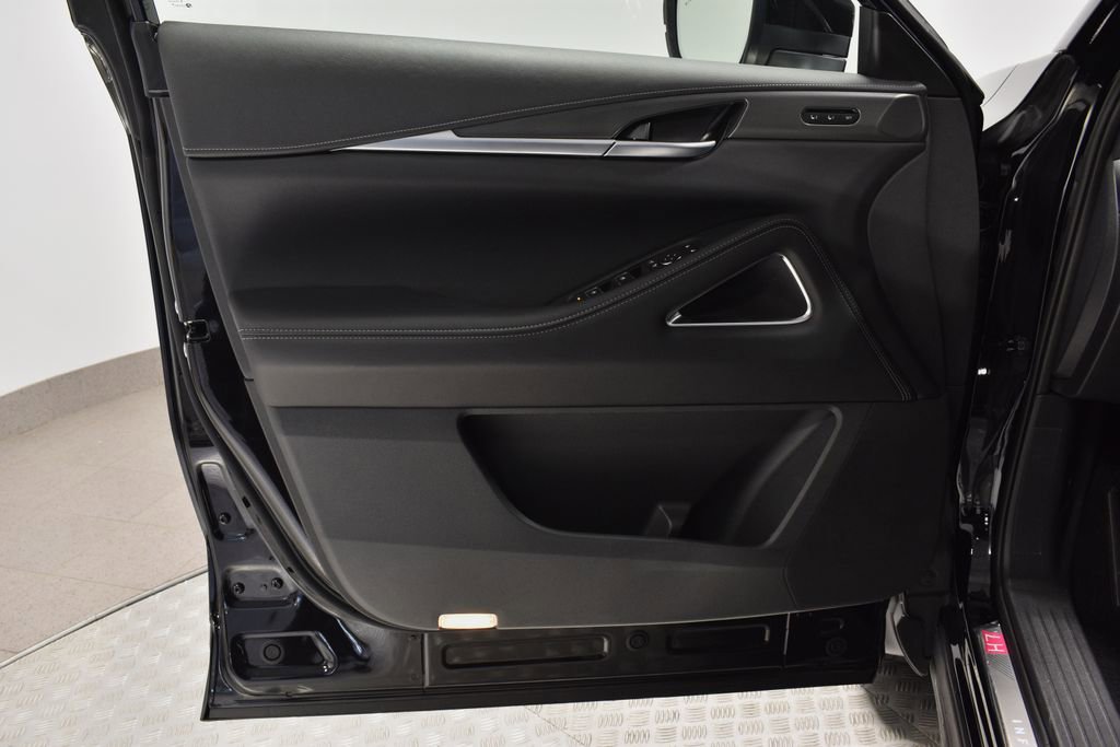 New 2026 INFINITI QX60 Luxe w/ Family Package image 9