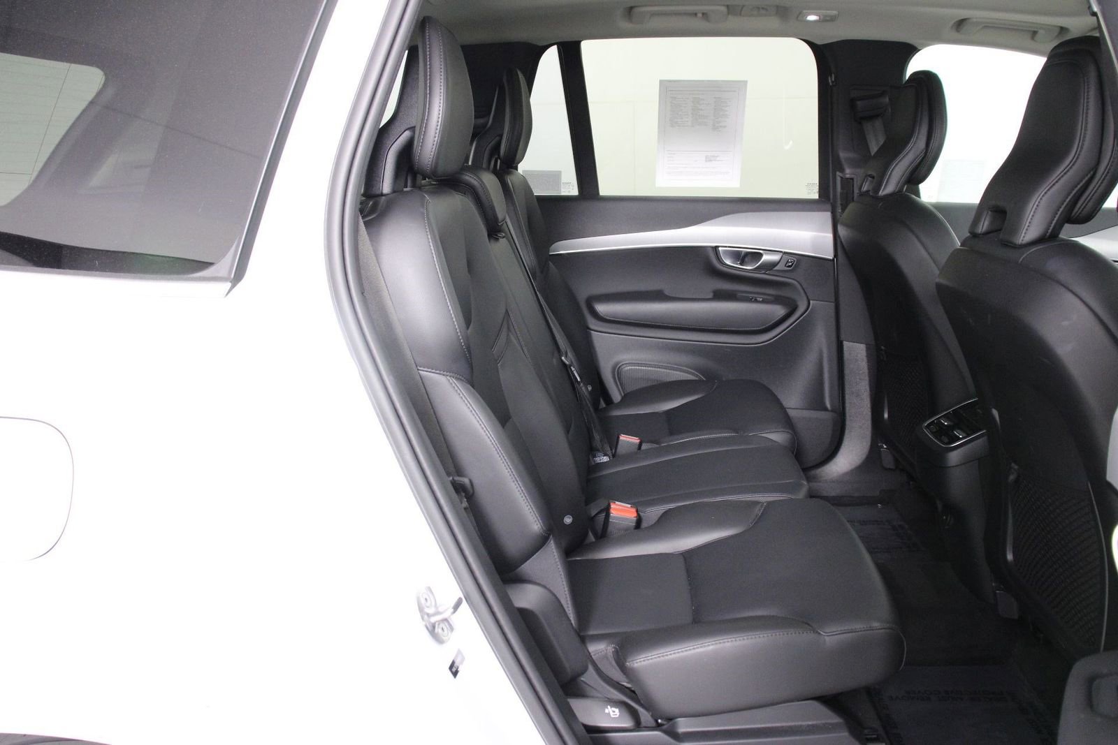 Certified 2024 Volvo XC90 B5 Core w/ Protection Package Premier image 30