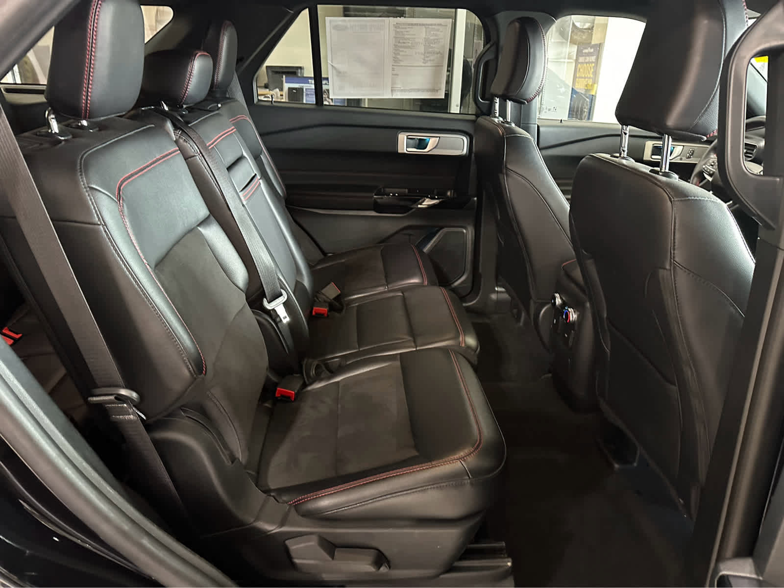 Used 2024 Ford Explorer ST-Line w/ Class IV Trailer Tow Package AWD/4WD image 37