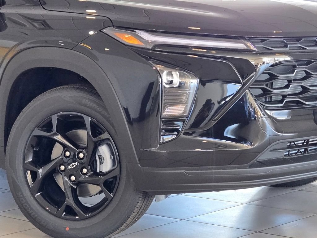 New 2026 Chevrolet Trax LT w/ Driver Confidence Package FWD image 2