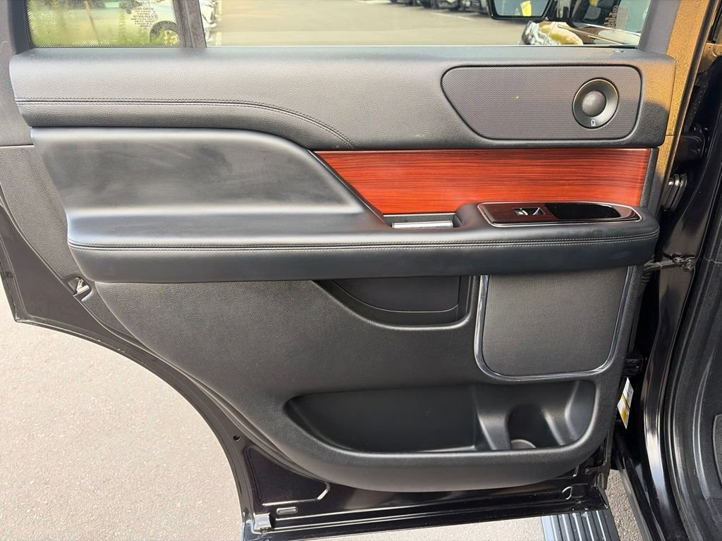 Used 2021 Lincoln Navigator Reserve AWD/4WD image 22