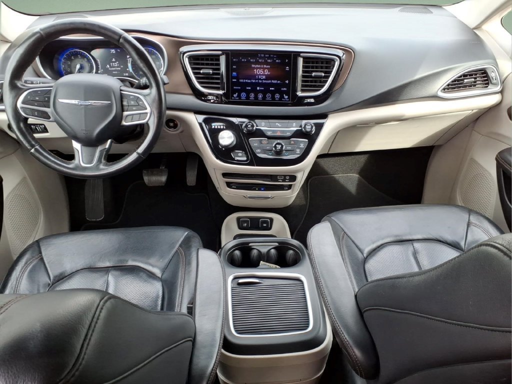 Used 2017 Chrysler Pacifica Touring-L Plus w/ Tire & Wheel Group FWD image 14
