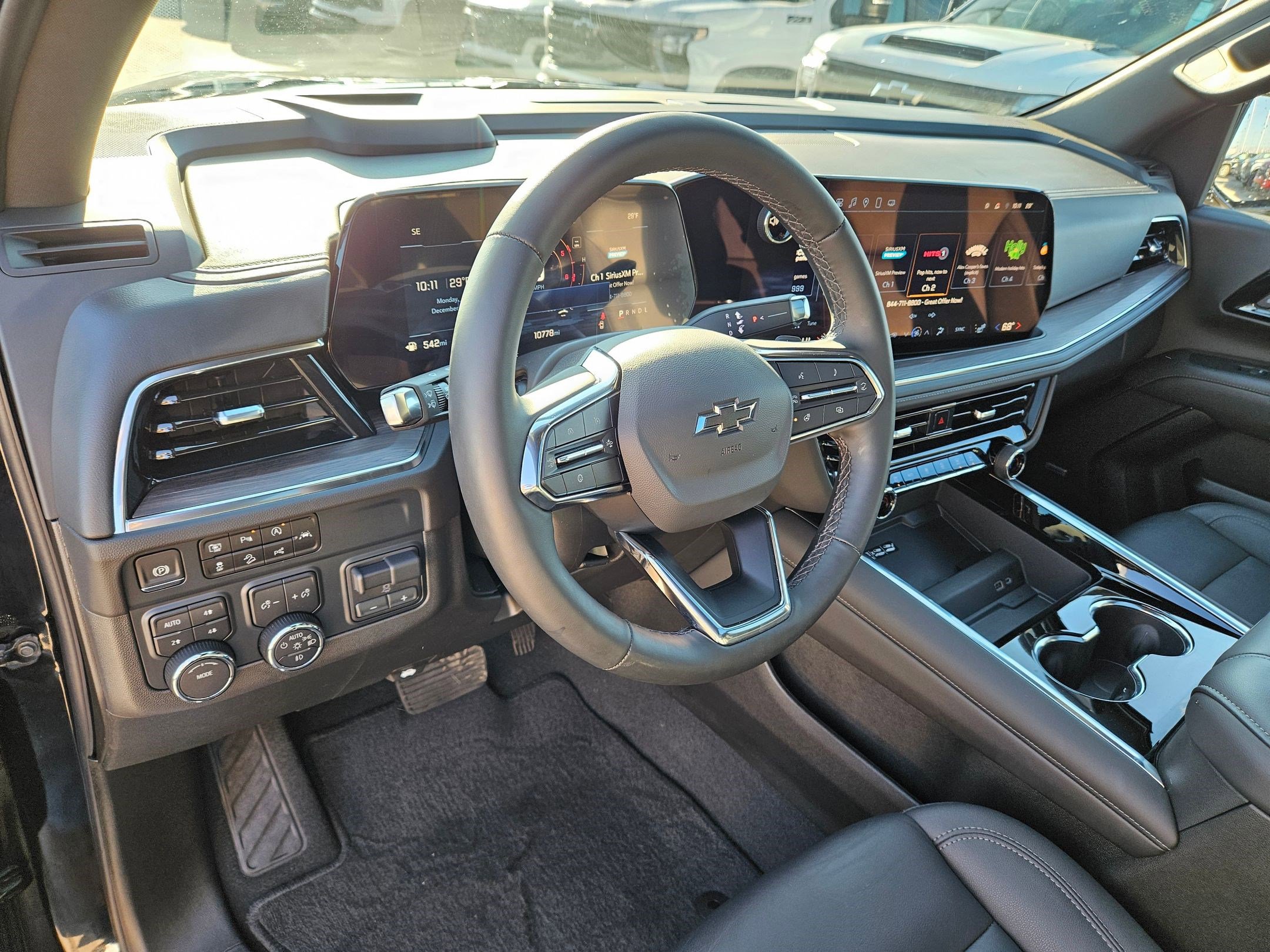 Used 2025 Chevrolet Suburban Z71 w/ Comfort Package image 12