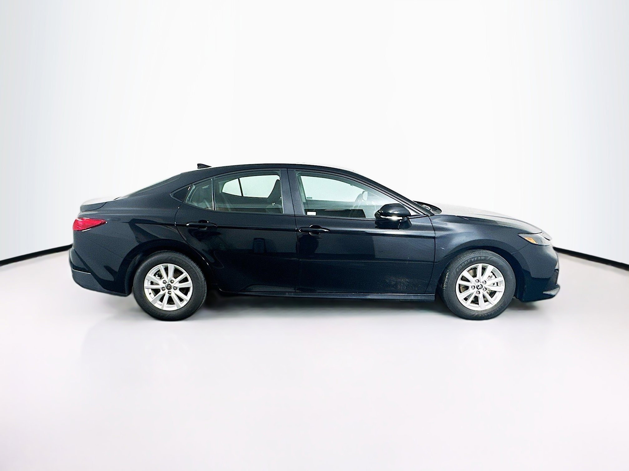 Used 2025 Toyota Camry LE image 10