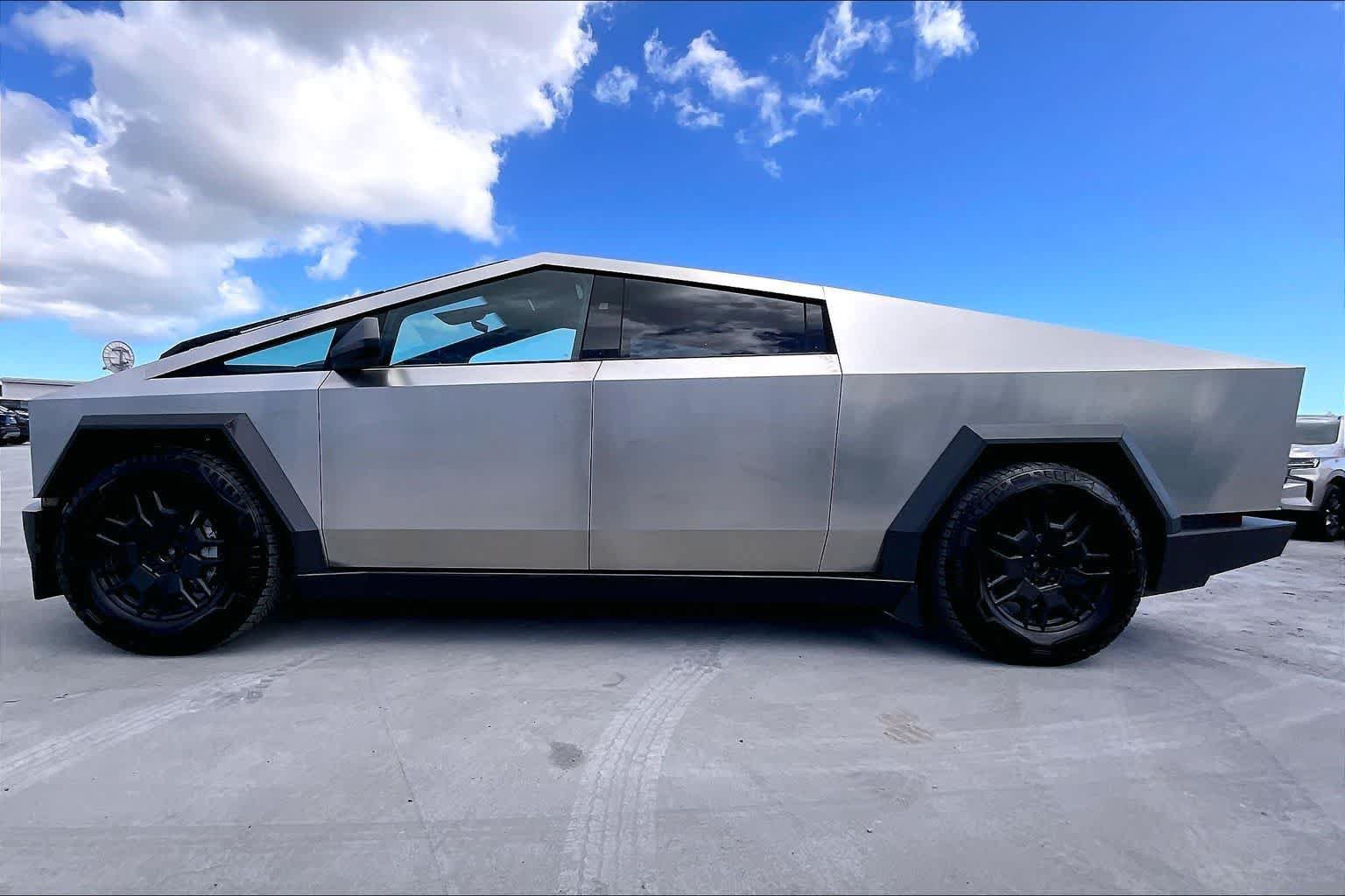 Used 2024 Tesla Cybertruck AWD Crew Cab image 3