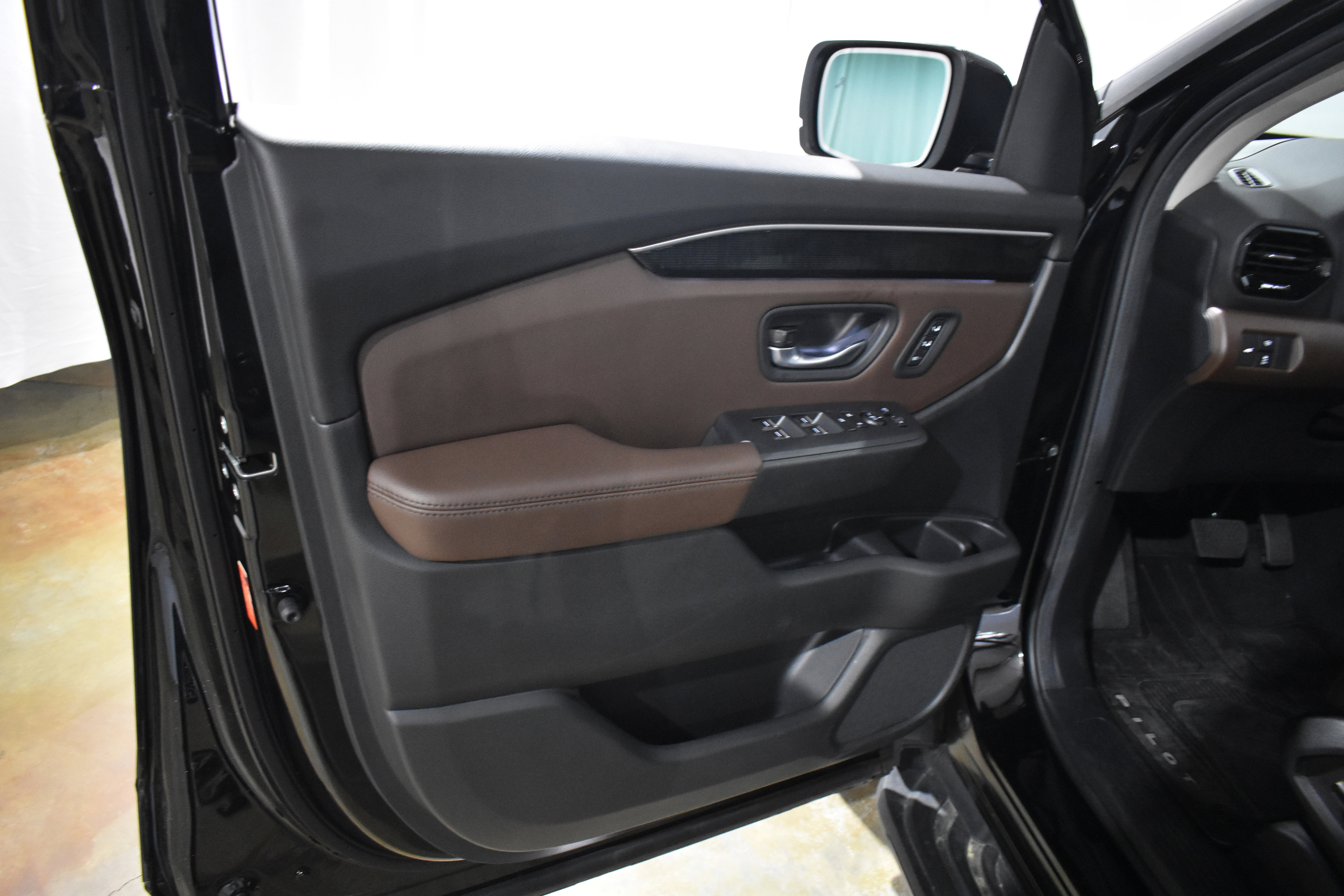 Certified 2025 Honda Pilot Elite image 24