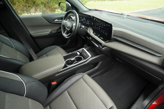 Used 2025 Chevrolet Equinox LT w/ Convenience Package II image 27