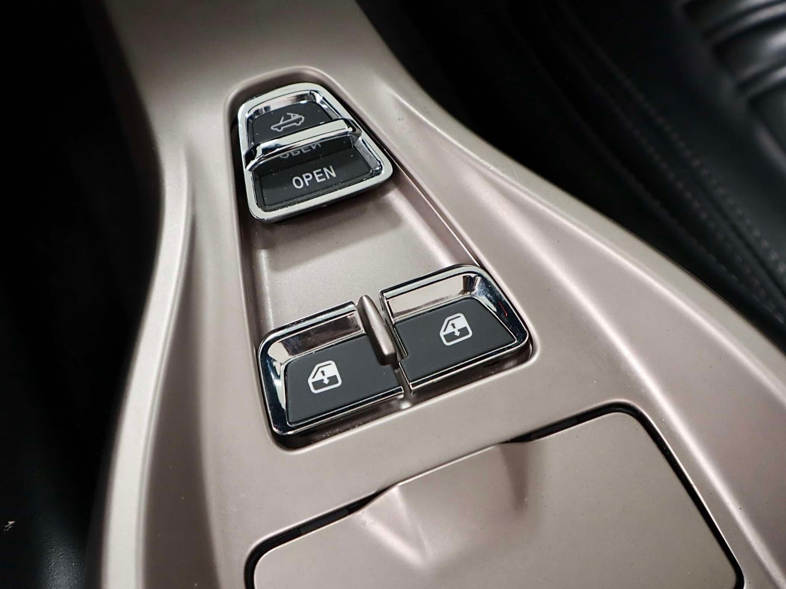 Used 2011 Ferrari California RWD image 29