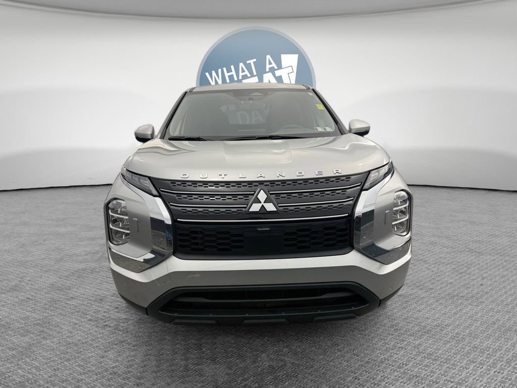Used 2024 Mitsubishi Outlander ES image 9
