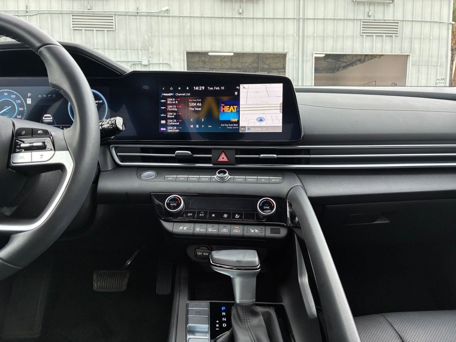 Used 2025 Hyundai Elantra Limited image 17