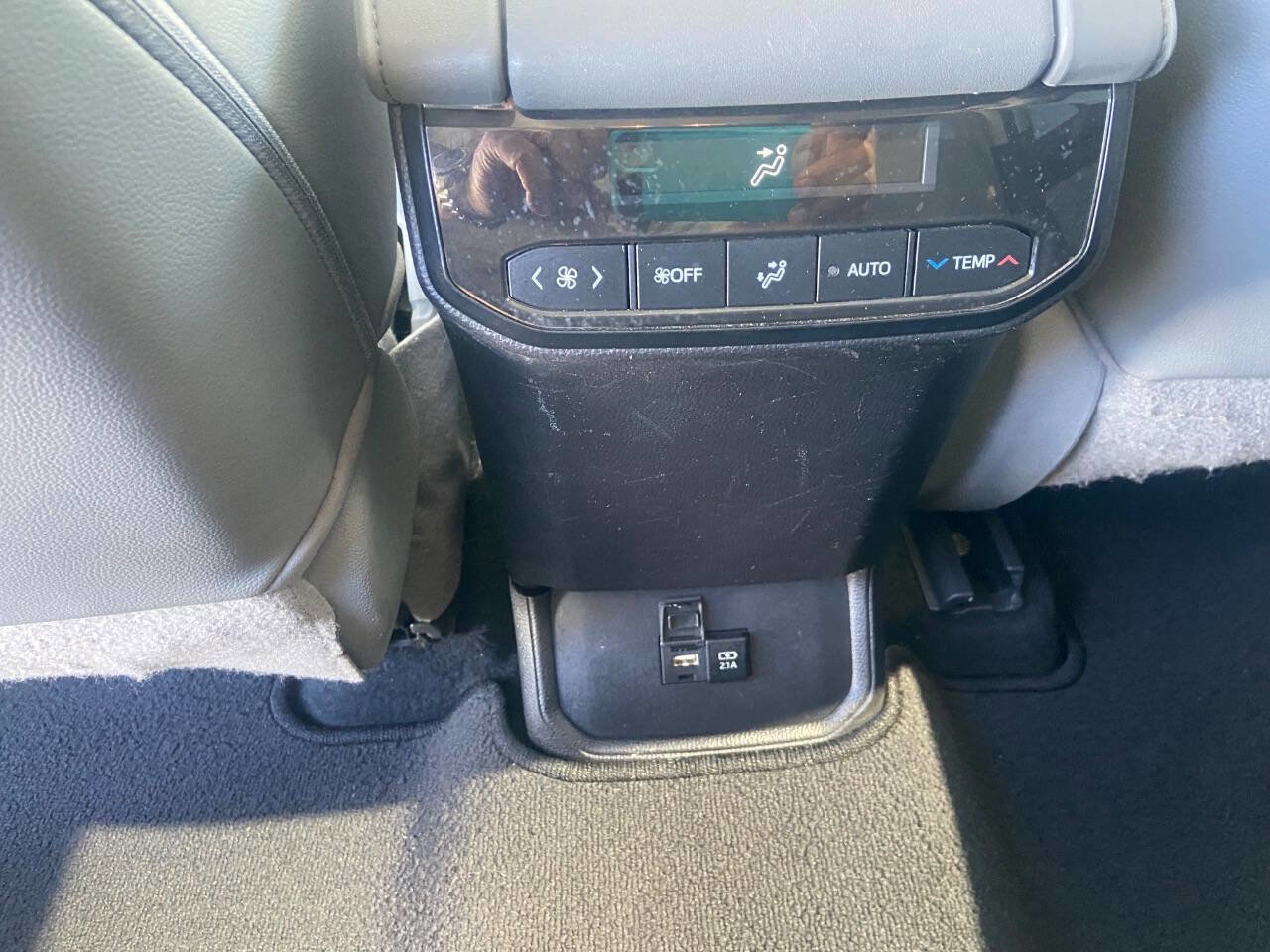 Used 2020 Toyota Highlander XLE image 17