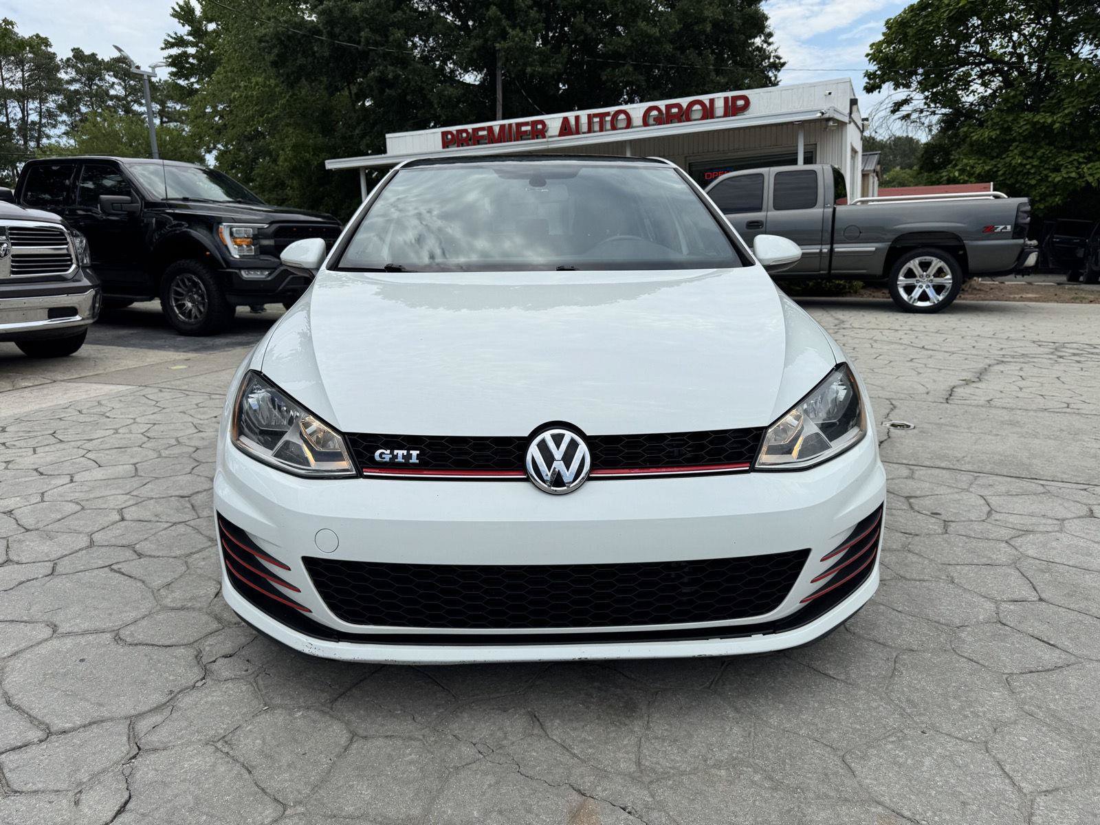 Used 2015 Volkswagen GTI SE FWD image 20