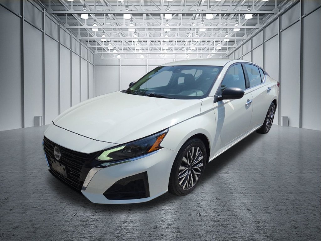 Used 2025 Nissan Altima 2.5 SV FWD image 3