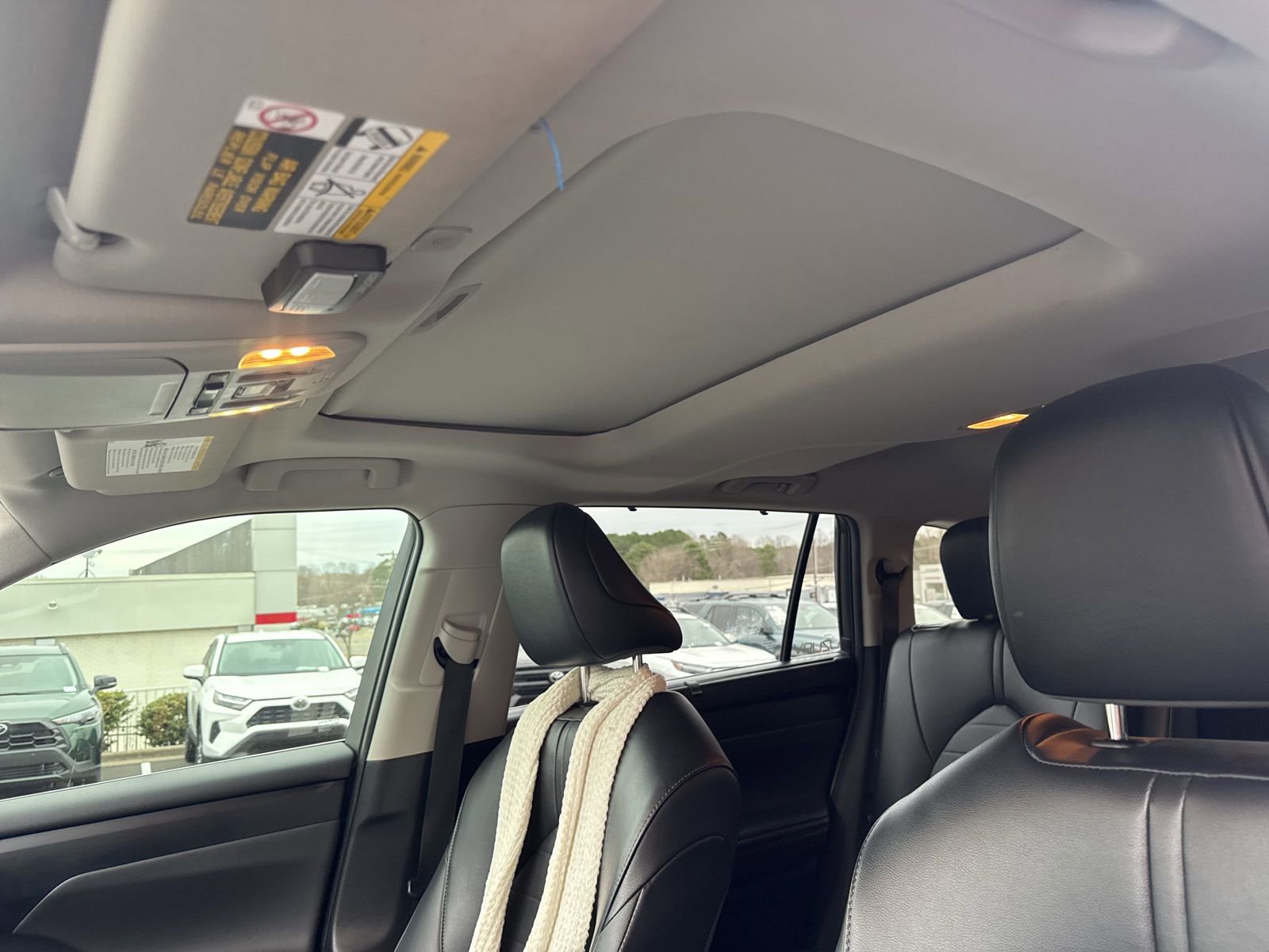 Used 2023 Toyota Highlander XLE image 9