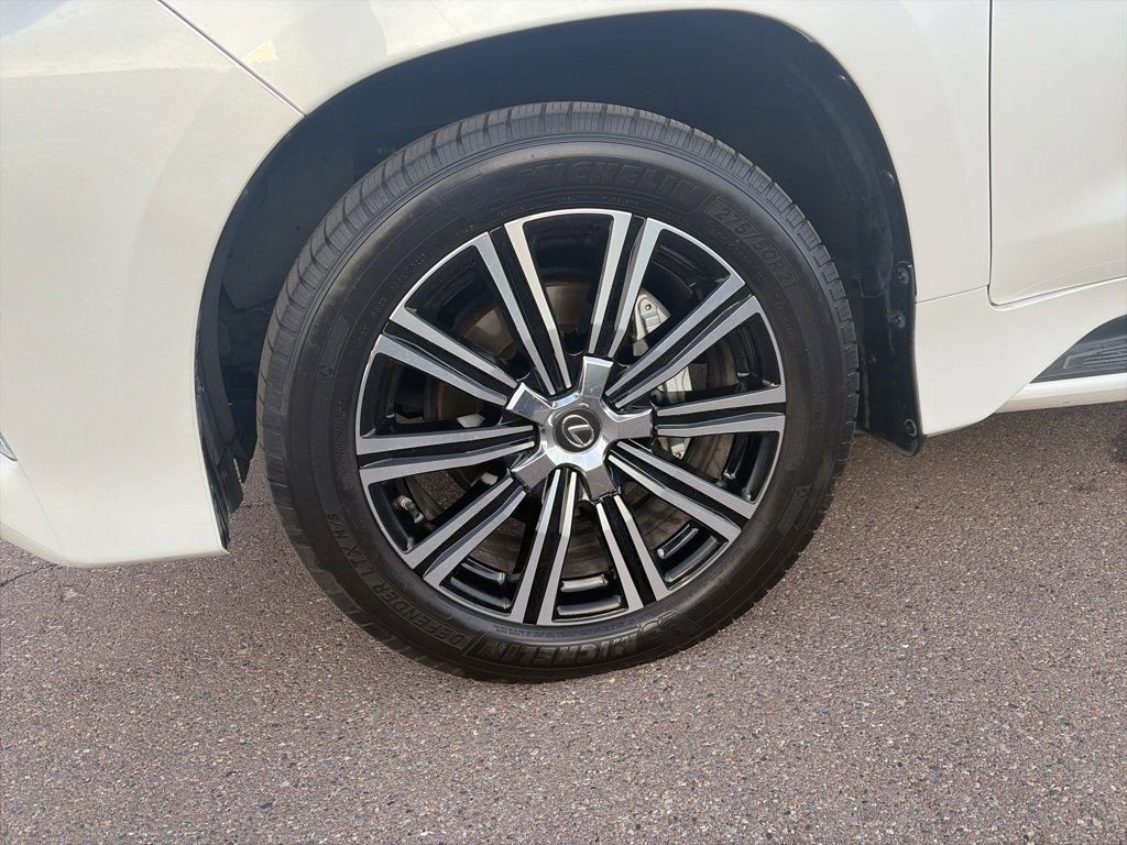 Used 2021 Lexus LX 570 4WD w/ Luxury Package image 9