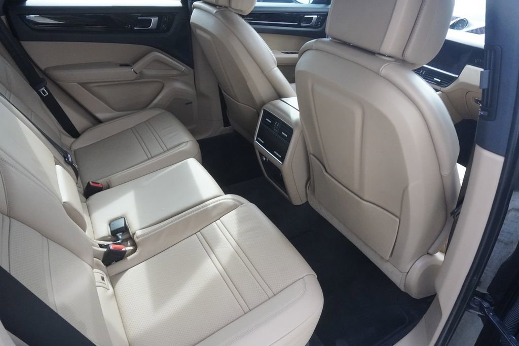 Used 2022 Porsche Cayenne Coupe image 26