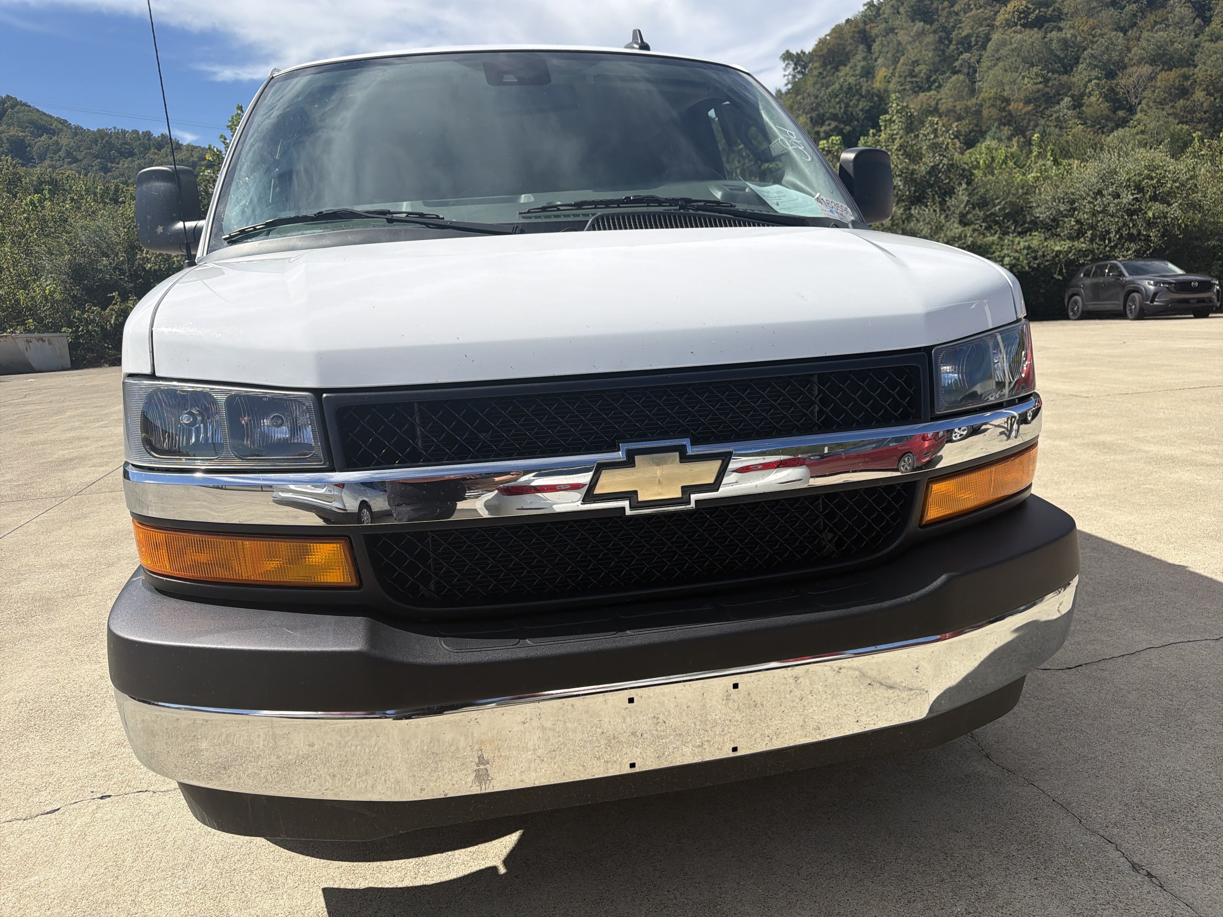 Used 2025 Chevrolet Express 3500 LT w/ LT Preferred Equipment Group RWD image 2