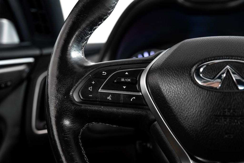 Used 2019 INFINITI Q60 3.0t Luxe w/ Essential Package image 15