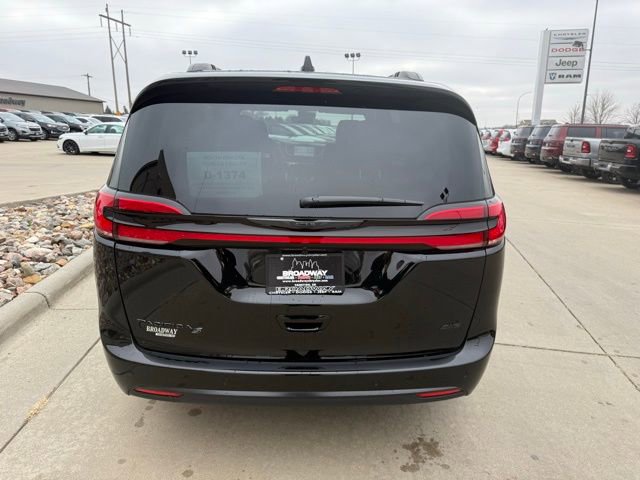 New 2026 Chrysler Pacifica Select w/ S Appearance Package AWD/4WD image 7