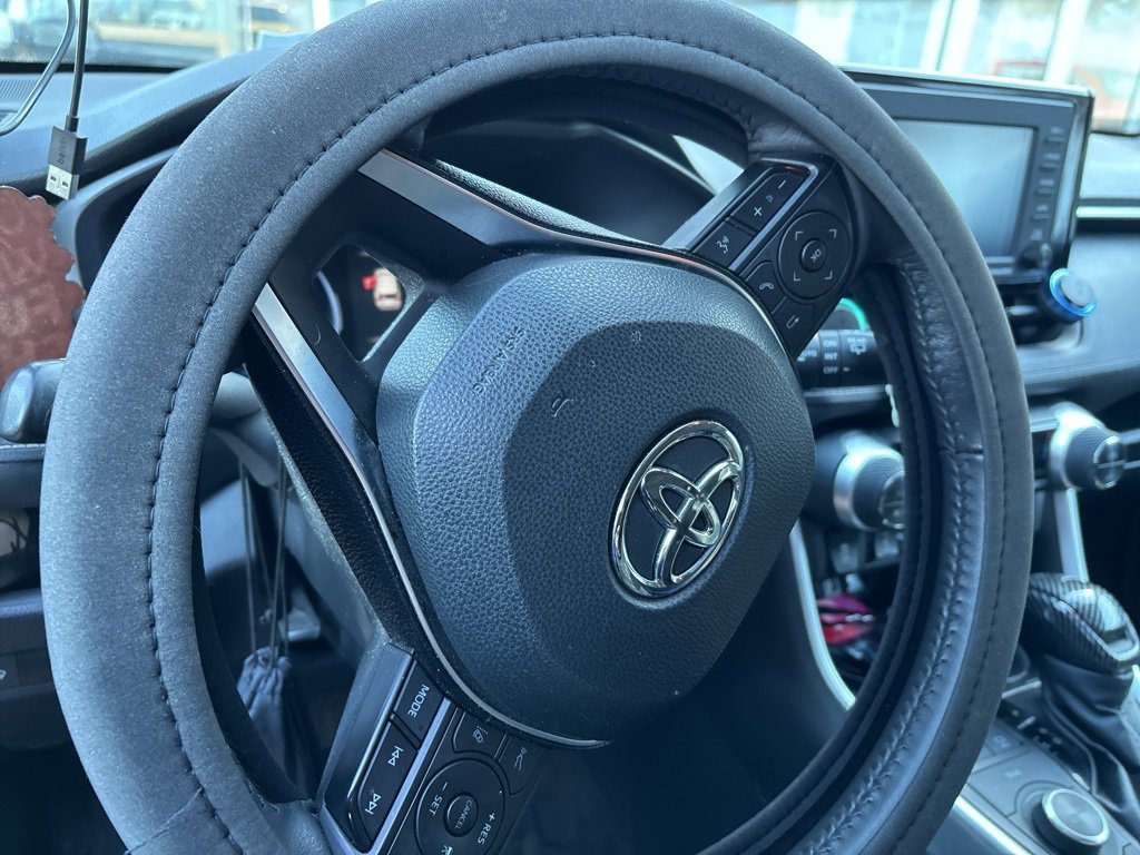 Used 2021 Toyota RAV4 XLE w/ Convenience Package image 24